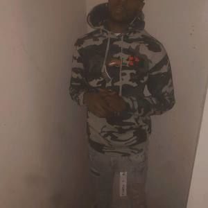 Meet your Posher, Earlenest